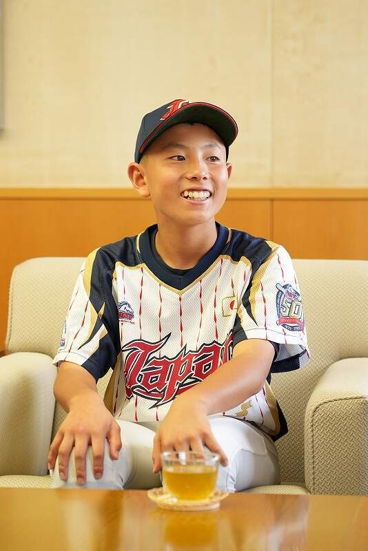 笑顔の鈴木選手