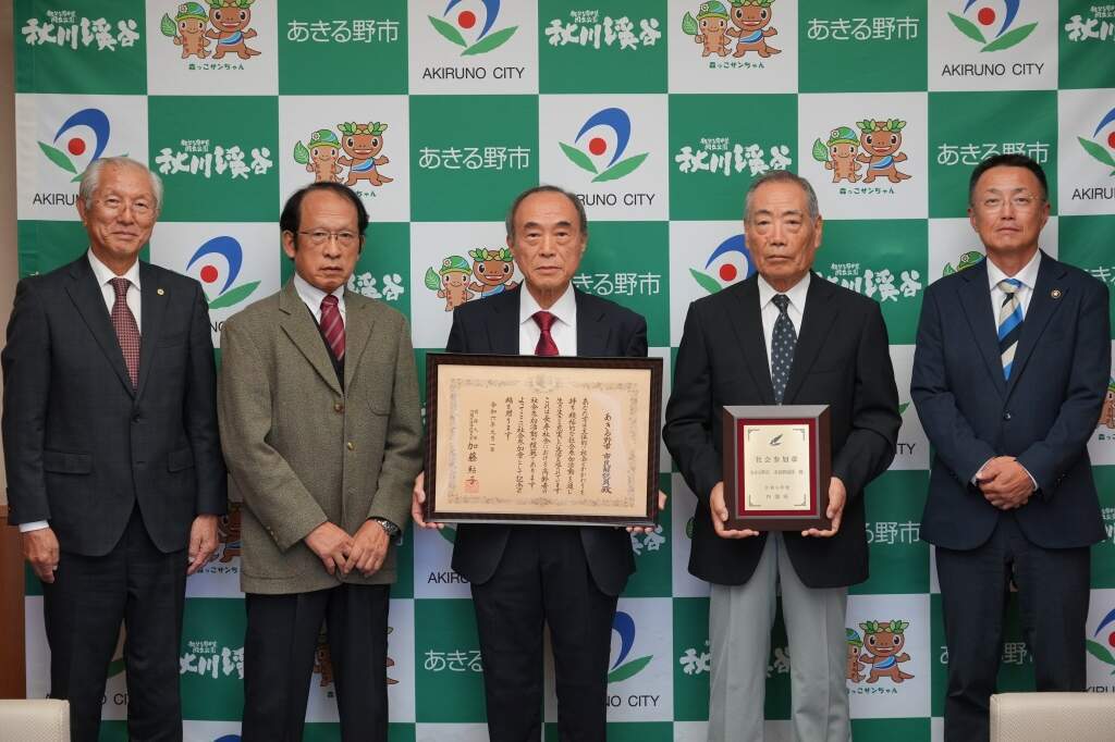 市民解説員の皆さんと中嶋市長