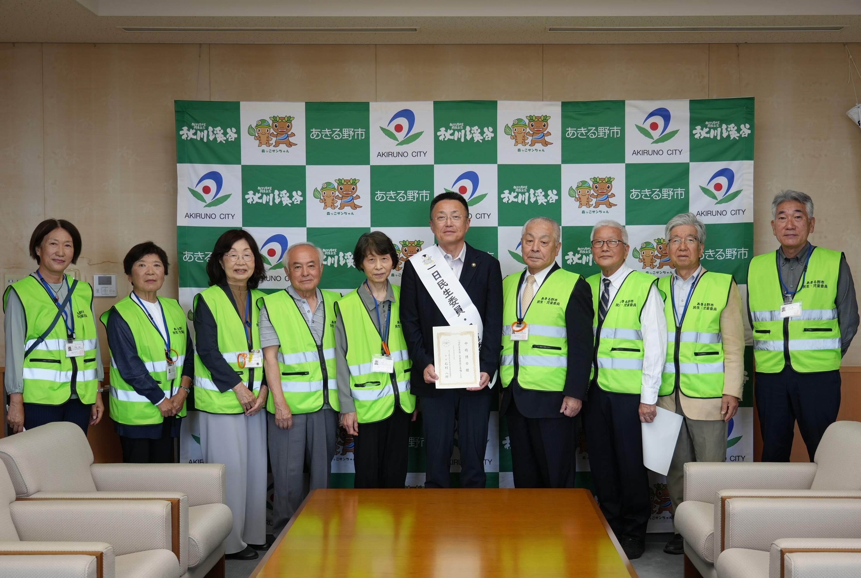 民生児童委員の皆さんとの記念写真